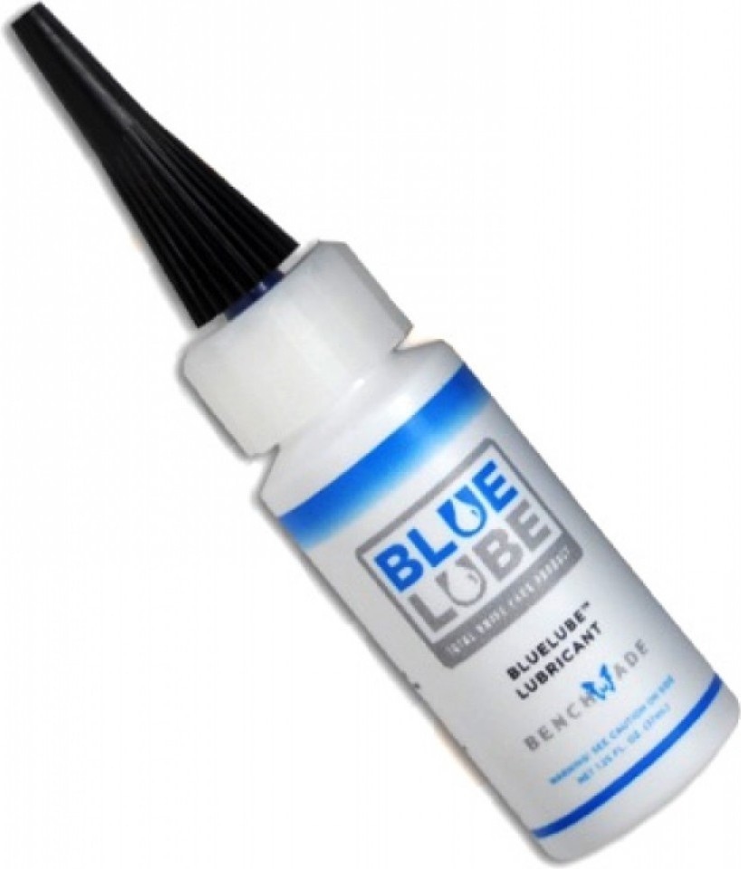 Обзор BENCHMADE BLUE LUBE. Масляная смазка, которая продлит срок  использования складного ножа