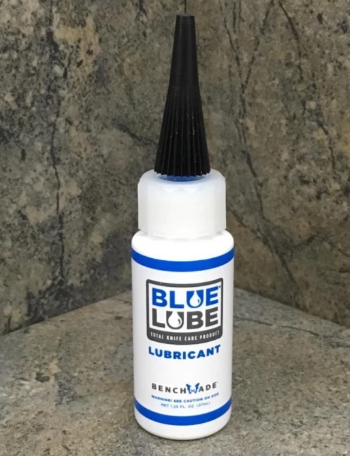Обзор BENCHMADE BLUE LUBE. Масляная смазка, которая продлит срок  использования складного ножа